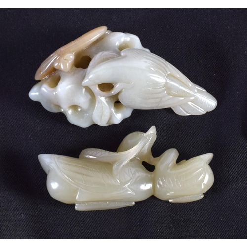 1513 - A SET OF FOUR 19TH/20TH CENTURY CHINESE CARVED JADE BIRDS together with two jade fish. Largest 7.75 ... 