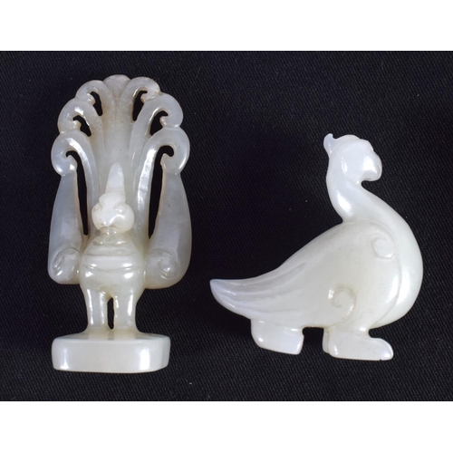 1513 - A SET OF FOUR 19TH/20TH CENTURY CHINESE CARVED JADE BIRDS together with two jade fish. Largest 7.75 ... 