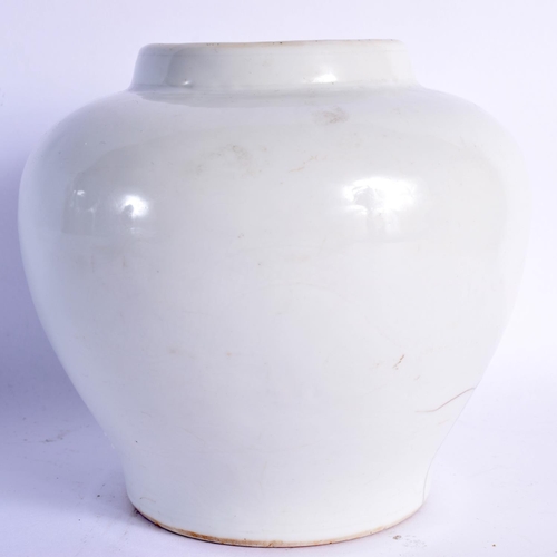 1538 - A 17TH/18TH CENTURY CHINESE BLANC DE CHINE JARLET Kangxi/Yongzheng. 14 cm x 12 cm.