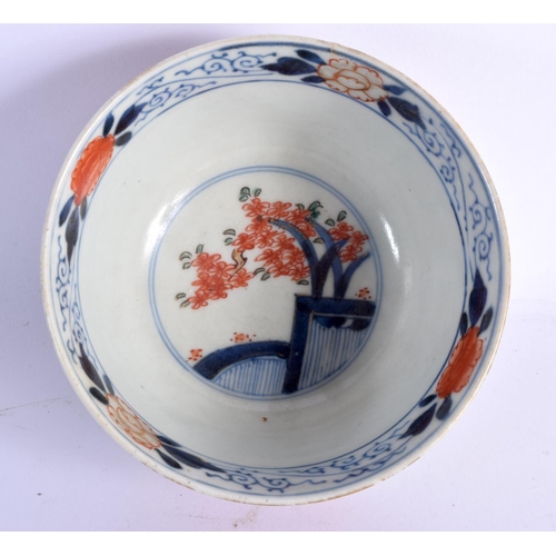 1541 - AN 18TH/19TH CENTURY JAPANESE EDO PERIOD IMARI BOWL painted with flowers. 11 cm diameter.