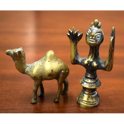 1606 - AN 18TH/19TH CENTURY MIDDLE EASTERN SILVER INLAID BRONZE HOOKAH PIPE BASE with two bronze figures. L... 