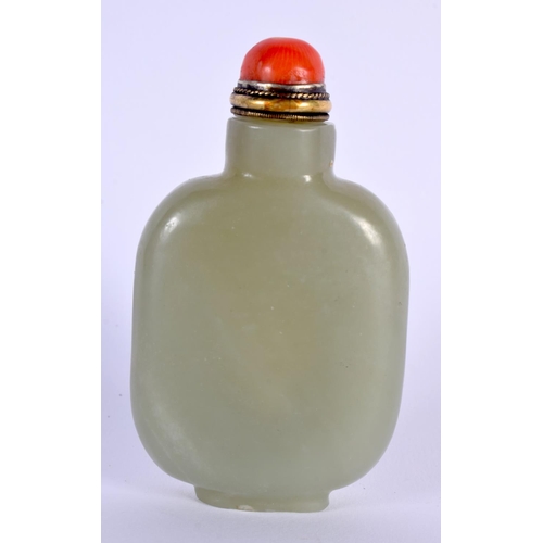 1613 - A 19TH CENTURY CHINESE CARVED GREEN JADE SNUFF BOTTLE AND STOPPER Qing. 9 cm x 5.5 cm.