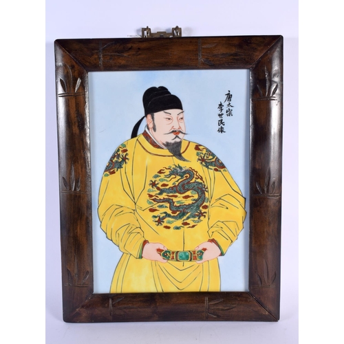 1656 - AN UNUSUAL EARLY 20TH CENTURY CHINESE FAMILLE JAUNE PORCELAIN PLAQUE Late Qing/Republic, painted wit... 