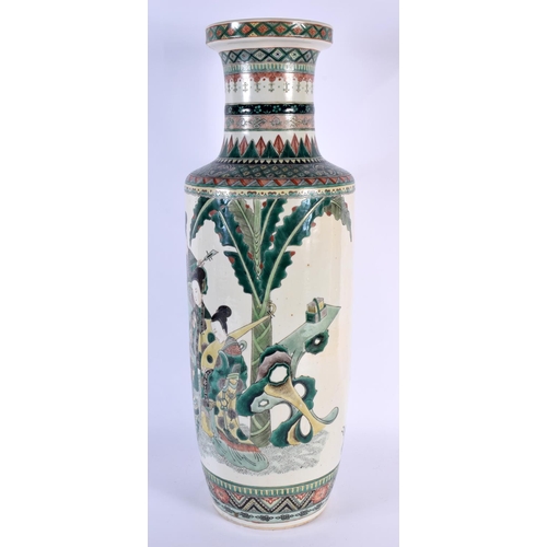 1678 - A FINE LARGE 19TH CENTURY CHINESE FAMILLE VERTE PORCELAIN ROULEAU VASE Kangxi style, painted with mu... 