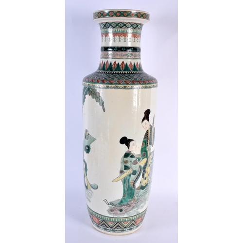 1678 - A FINE LARGE 19TH CENTURY CHINESE FAMILLE VERTE PORCELAIN ROULEAU VASE Kangxi style, painted with mu... 