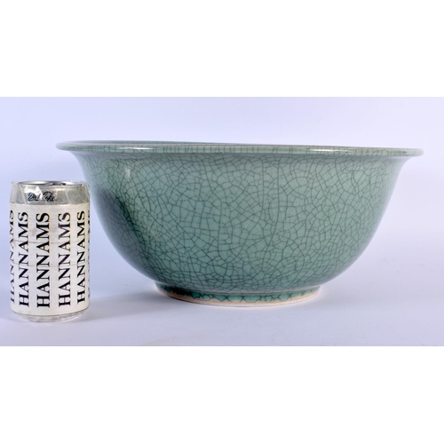 1695 - A LARGE EARLY 20TH CENTURY CHINESE CELADON GE TYPE CRACKLED BOWL Late Qing/Republic. 30 cm x 15 cm.