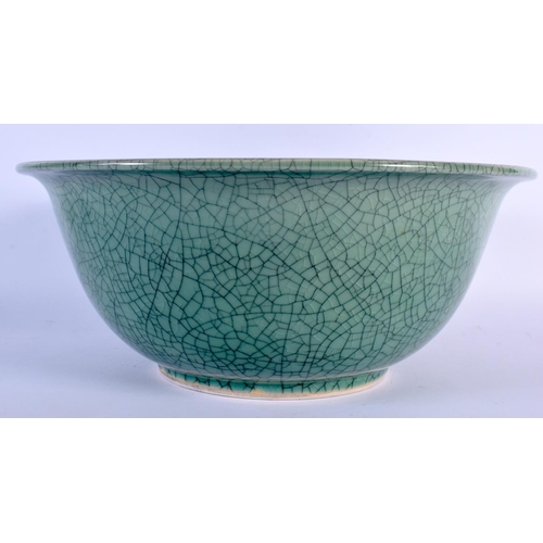 1695 - A LARGE EARLY 20TH CENTURY CHINESE CELADON GE TYPE CRACKLED BOWL Late Qing/Republic. 30 cm x 15 cm.