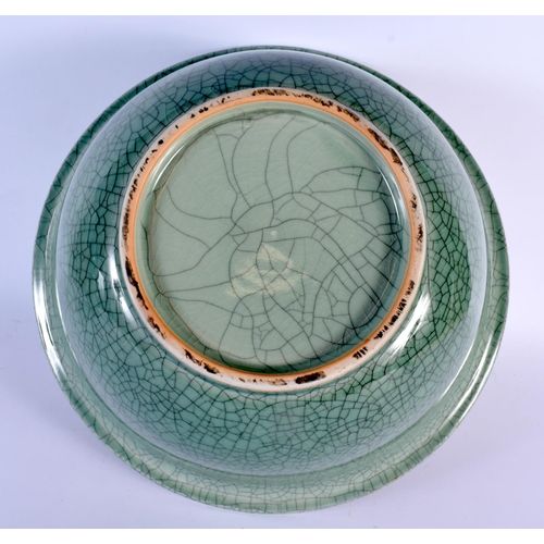 1695 - A LARGE EARLY 20TH CENTURY CHINESE CELADON GE TYPE CRACKLED BOWL Late Qing/Republic. 30 cm x 15 cm.