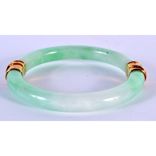 1704 - A GOOD 19TH CENTURY CHINESE JADEITE AND YELLOW METAL BANGLE. 85.4 grams. 7 cm internal diameter.