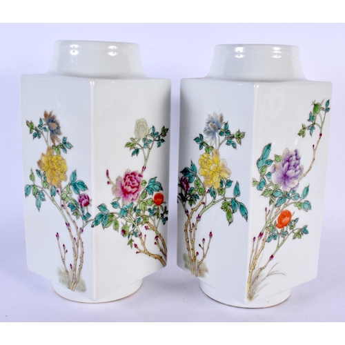 1727 - A PAIR OF EARLY 20TH CENTURY CHINESE FAMILLE ROSE PORCELAIN KONG VASES Guangxu. 23 cm high.