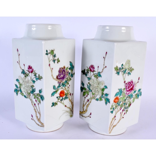 1727 - A PAIR OF EARLY 20TH CENTURY CHINESE FAMILLE ROSE PORCELAIN KONG VASES Guangxu. 23 cm high.