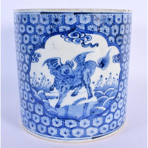 1729 - A CHINESE BLUE AND WHITE PORCELAIN BRUSH POT 20th Century. 18 cm x 16 cm.