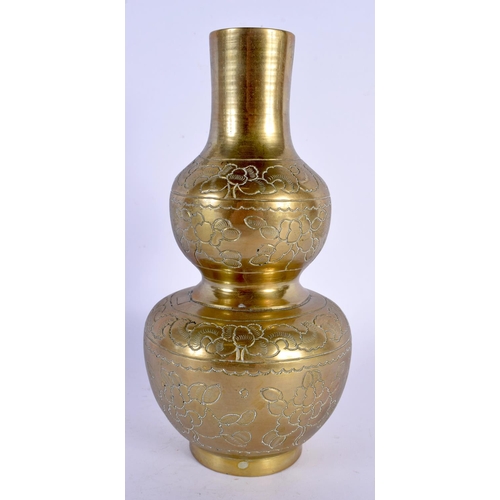 1735 - A 19TH CENTURY CHINESE BRONZE VASE bearing Xuande marks to base. 21 cm high.