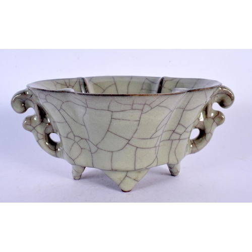 1776 - A CHINESE GE TYPE TWIN HANDLED STONEWARE CENSER 20th Century. 17 cm wide.