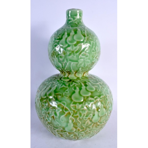 1792 - A CHINESE CELADON DOUBLE GOURD PORCELAIN VASE 20th Century. 34 cm x 15 cm.