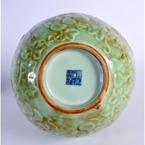 1792 - A CHINESE CELADON DOUBLE GOURD PORCELAIN VASE 20th Century. 34 cm x 15 cm.