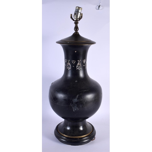 1798 - AN EARLY 20TH CENTURY JAPANESE KOREAN BLACK LACQUER LAMP decorated in mother of pearl foliage. 60 cm... 