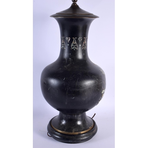 1798 - AN EARLY 20TH CENTURY JAPANESE KOREAN BLACK LACQUER LAMP decorated in mother of pearl foliage. 60 cm... 