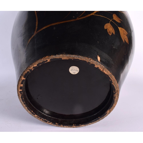 1800 - A LARGE 19TH CENTURY JAPANESE MEIJI PERIOD BLACK LACQUER JAR AND COVER decorated with foliage. 46 cm... 