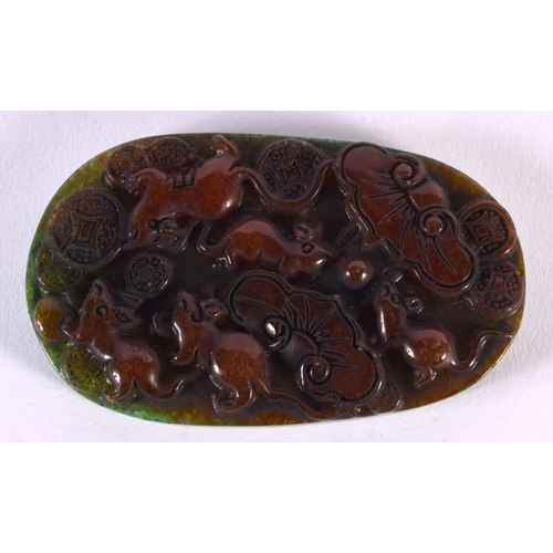 1805 - A LARGE CHINESE TWO TONE JADE PENDANT 20th Century. 114 grams. 9.75 cm x 6 cm.