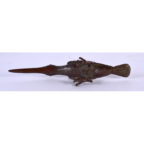 1821 - A JAPANESE BRONZE LONG BEAK BIRD. 127 grams. 10.5 cm x 5.5 cm