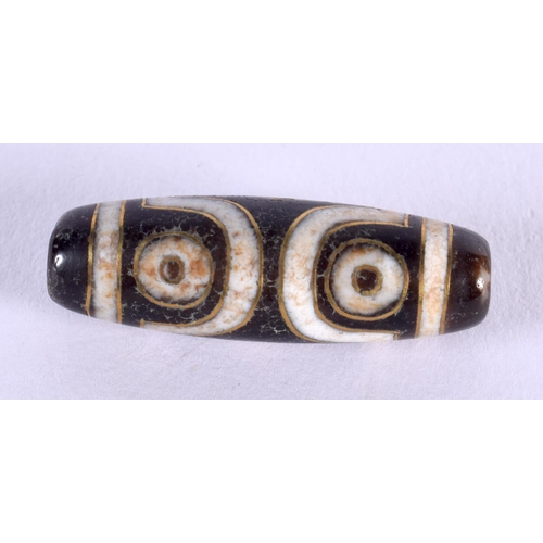 1829 - A CHINESE TIBETAN GOLD INLAID AGATE ZHU BEAD 20th Century. 8 grams. 3.75 cm x 1.25 cm.