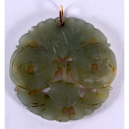 1843 - A 19TH CENTURY CHINESE GOLD MOUNTED JADE PENDANT Qing. 23 grams. 5.5 cm wide.