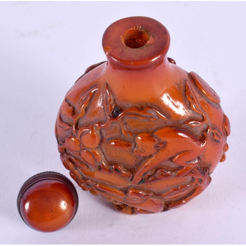 1862 - A CHINESE CARVED AMBER TYPE SNUFF BOTTLE 20th century. 7.5 cm x 4.5 cm.