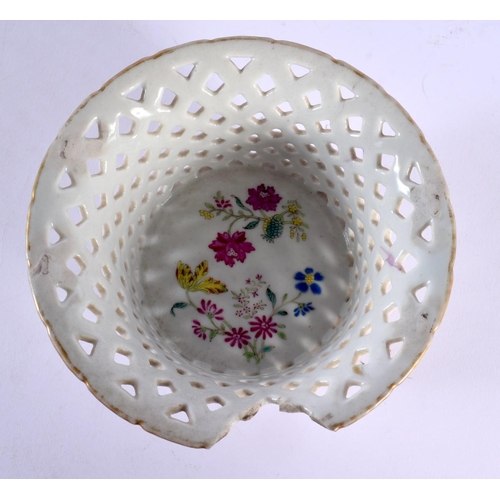 1880 - AN 18TH CENTURY CHINESE EXPORT FAMILLE ROSE RETICULATED BASKET Qianlong. 15 cm wide.