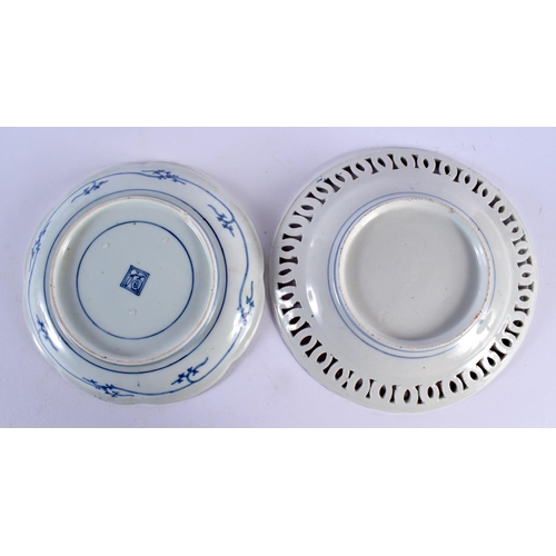 1882 - AN 18TH/19TH CENTURY JAPANESE EDO PERIOD BLUE AND WHITE PLATE together with an unusual imari plate. ... 