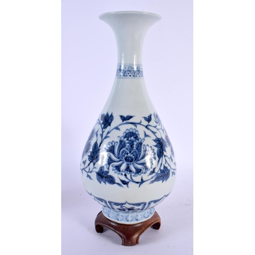 1898 - A FINE CHINESE QING DYNASTY BLUE AND WHITE PORCELAIN VASE Yuan style, painted with floral sprays. 29... 