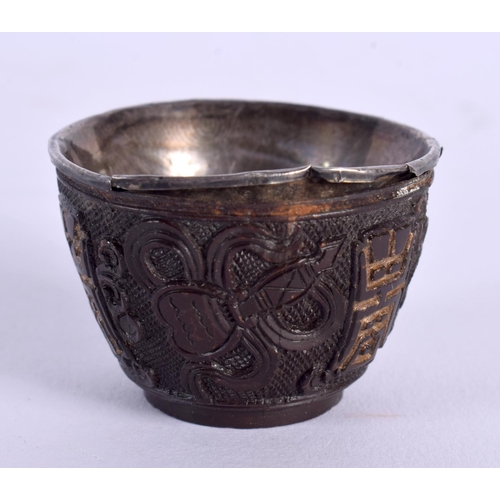 1906 - A SMALL 17TH/18TH CENTURY CHINESE COCONUT CUP TEABOWL Kangxi/Yongzheng. 4 cm wide.