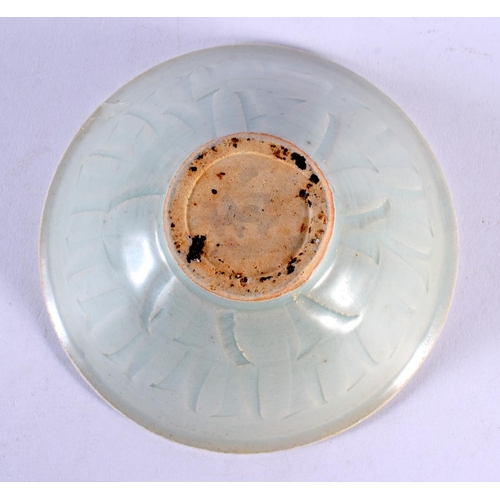 1911 - A CHINESE QING DYNASTY PALE BLUE GLAZED PORCELAIN BOWL Sung style. 15 cm diameter.