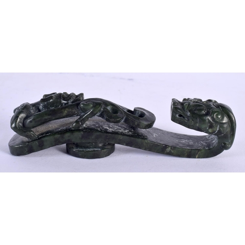 1933 - A FINE 18TH CENTURY CHINESE CARVED SPINACH JADE BELT HOOK Qianlong. 12 cm long.