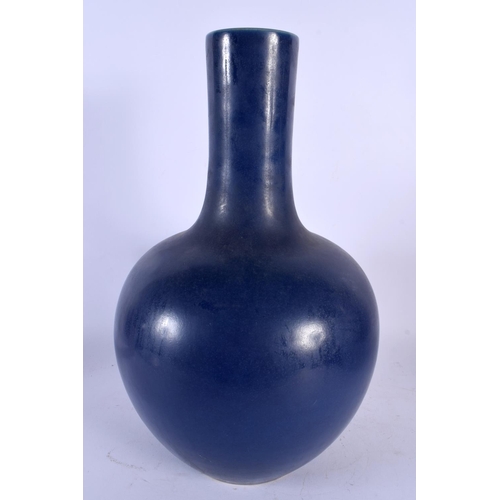 1947 - A LARGE CHINESE MIDNIGHT BLUE GROUND PORCELAIN VASE 20th Century. 38 cm x 18 cm.