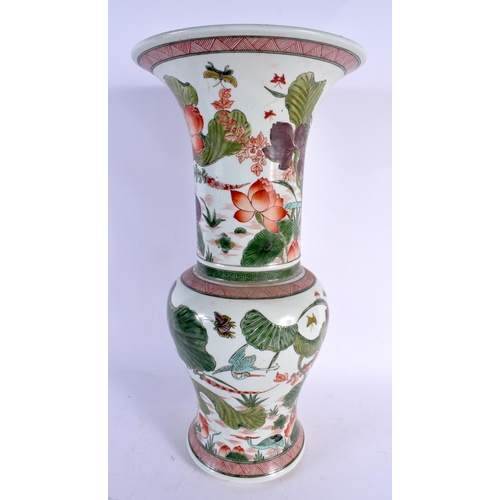 1951 - A LARGE CHINESE FAMILLE VERTE YEN YEN VASE probably 19th century, enamelled with bold lotus. 48 cm x... 