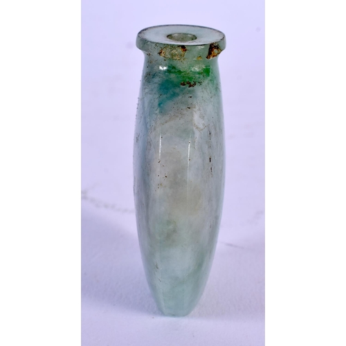 1952 - A 19TH CENTURY CHINESE CARVED JADEITE SNUFF BOTTLE Qing. 6 cm x 5 cm.