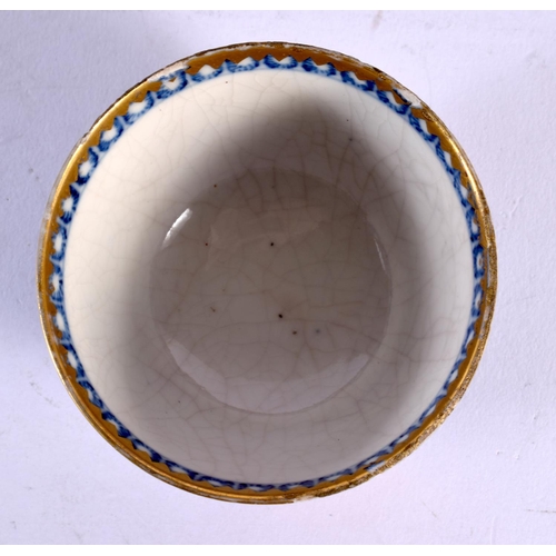 1953 - AN 18TH CENTURY CHINESE EXPORT MANDARIN PORCELAIN TEABOWL AND SAUCER Qianlong. 10 cm diameter. (2)