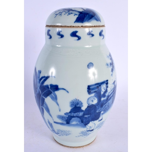 1966 - A CHINESE BLUE AND WHITE PORCELAIN VASE AND COVER 20th Century. 20 cm high.