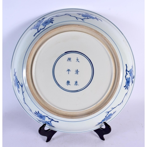 1981 - A LARGE CHINESE BLUE AND WHITE PORCELAIN DISH 20th Century. 34 cm diameter.