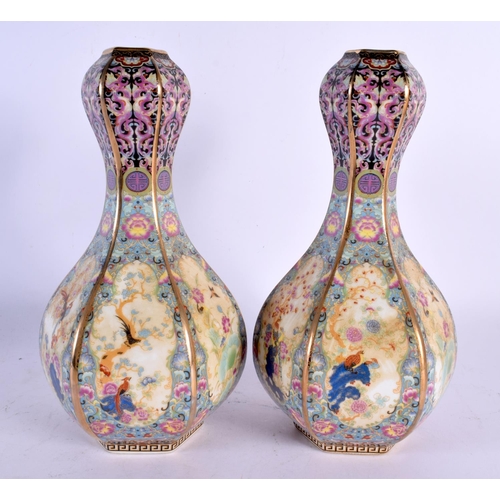 1983 - A PAIR OF CHINESE PORCELAIN VASES 20th Century. 25 cm high.