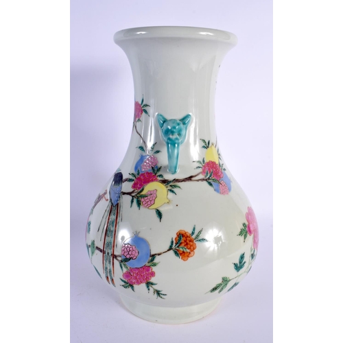 1995 - A LARGE CHINESE TWIN HANDLED PORCELAIN VASE 20th Century. 34 cm x 18 cm.