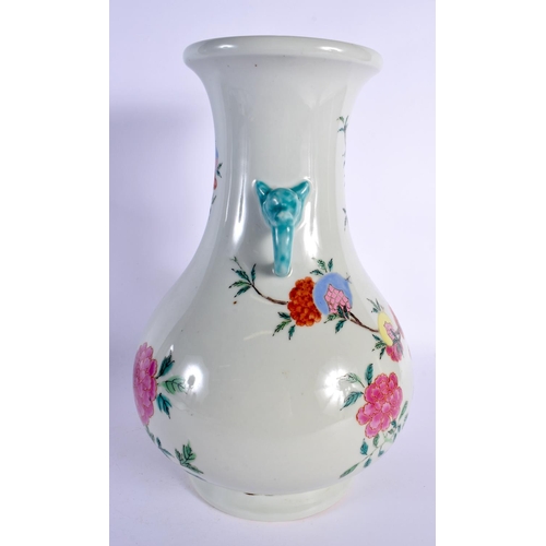 1995 - A LARGE CHINESE TWIN HANDLED PORCELAIN VASE 20th Century. 34 cm x 18 cm.