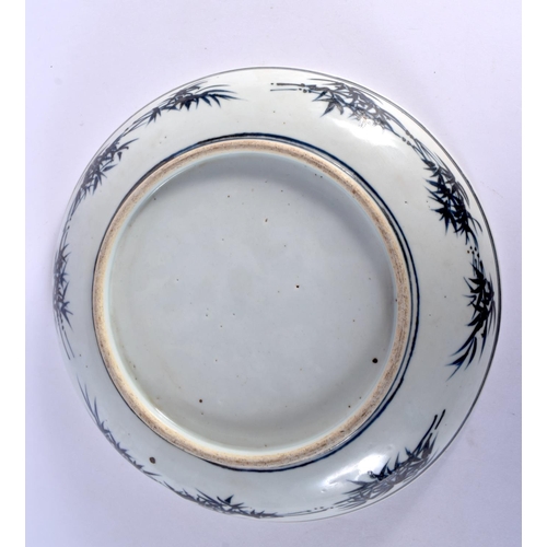 1998 - A LARGE 19TH CENTURY CHINESE BLUE AND WHITE PORCELAIN DRAGON DISH Qing. 27 cm diameter.