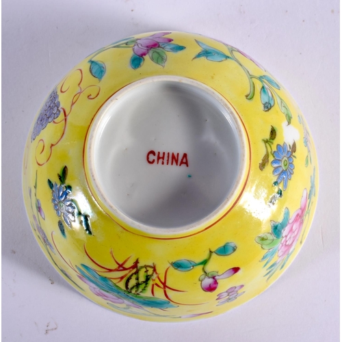 2034 - AN EARLY 20TH CENTURY CHINESE FAMILLE JAUNE PORCELAIN BOWL Late Qing/Republic. 11 cm diameter.