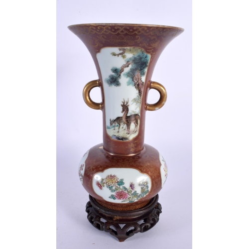 2037 - AN EARLY 20TH CENTURY CHINESE TWIN HANDLED PORCELAIN VASE Late Qing/Republic. 22 cm high.