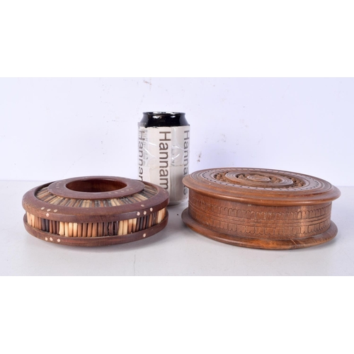 3008 - A vintage carved wood Pot pourri box together with a porcupine quill dish 5 x 16 cm (2).