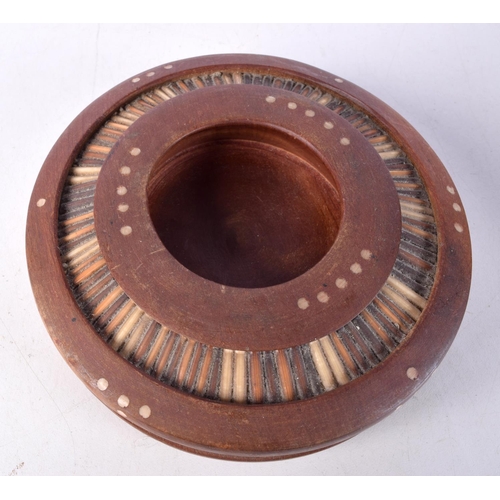 3008 - A vintage carved wood Pot pourri box together with a porcupine quill dish 5 x 16 cm (2).