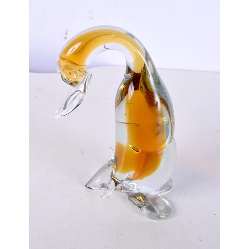 3010 - A collection of Art glass waterfowl and birds 20 cm (3).