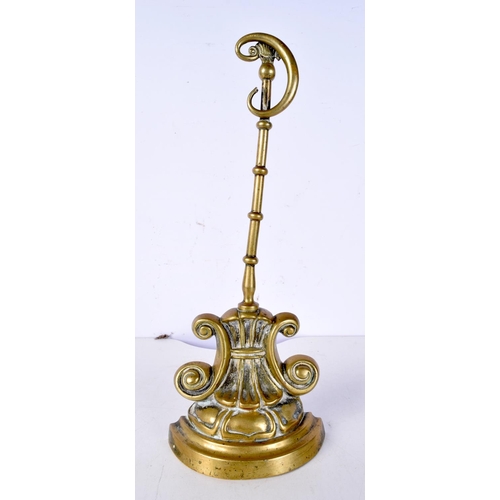 3020 - An antique brass door porter 35 cm.